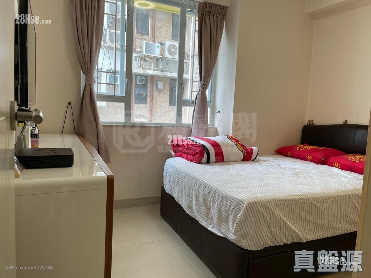 Comfort Gardens Sell 3 Bedrooms 944 ft²