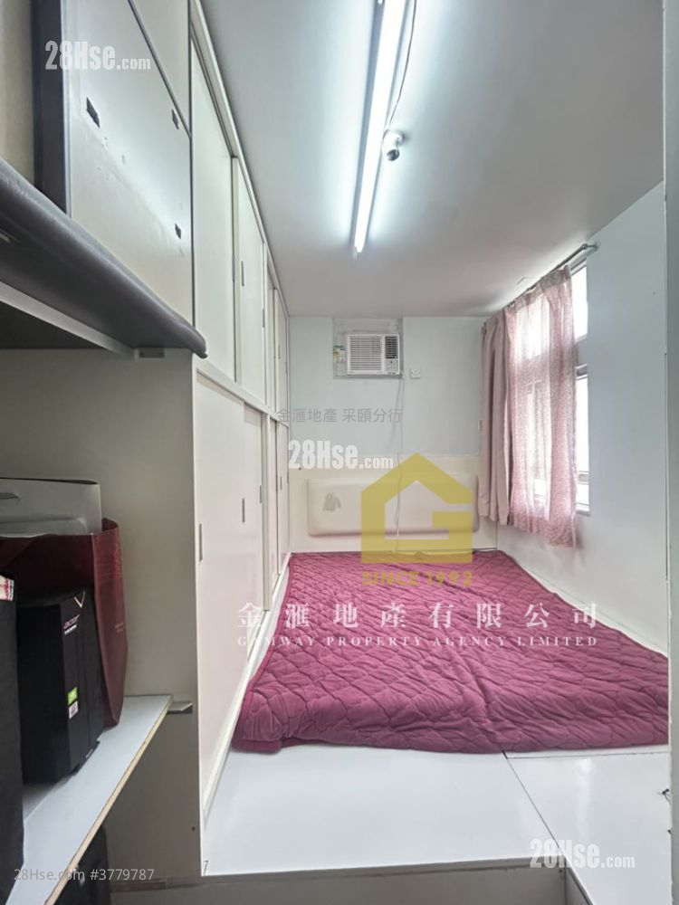 Ying Fuk Court Sell 3 Bedrooms , 1 Bathroom 559 ft²