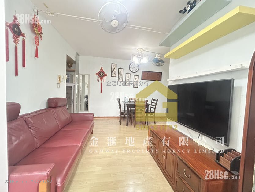 Ying Fuk Court Sell 3 Bedrooms , 1 Bathroom 559 ft²