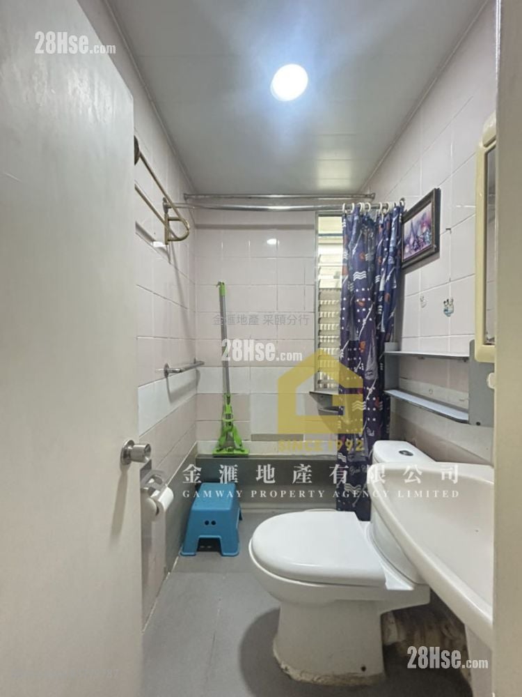 Ying Fuk Court Sell 3 Bedrooms , 1 Bathroom 559 ft²