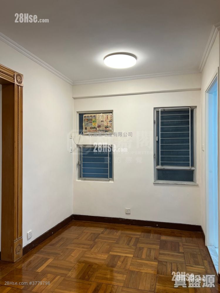 Kingswood Villas Sell 3 Bedrooms , 1 Bathroom 551 ft²