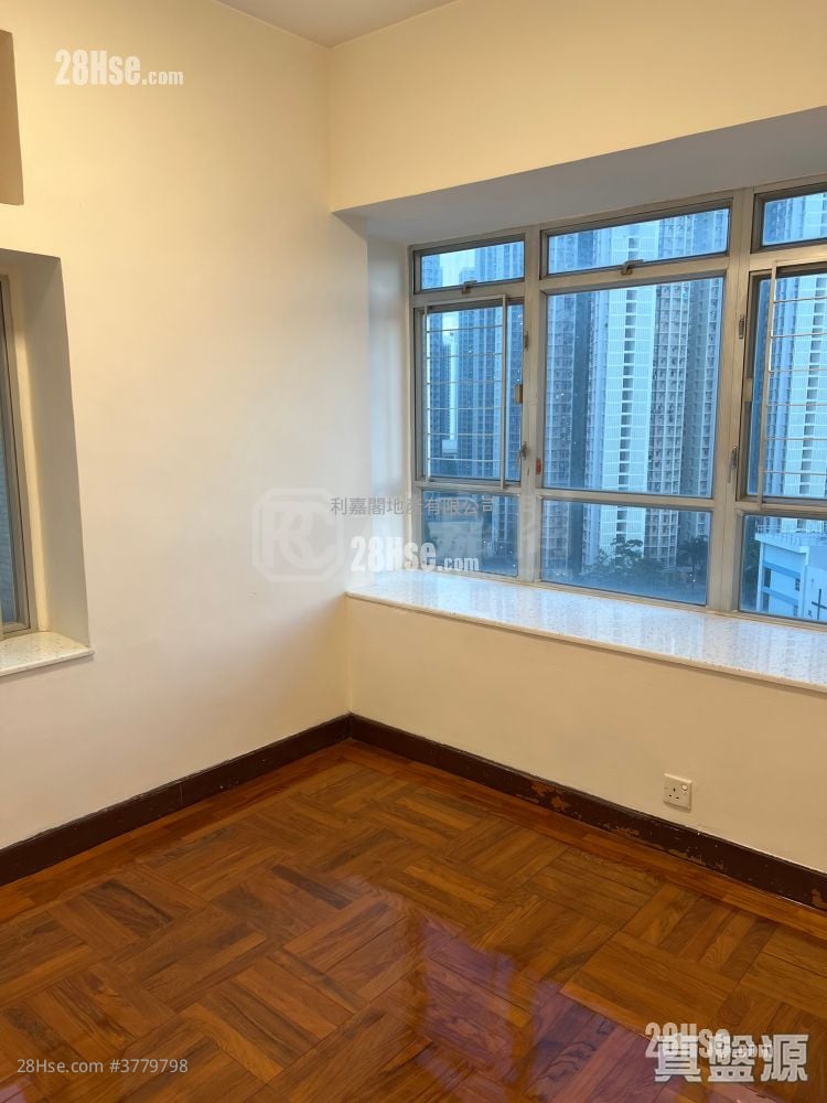 Kingswood Villas Sell 3 Bedrooms , 1 Bathroom 551 ft²