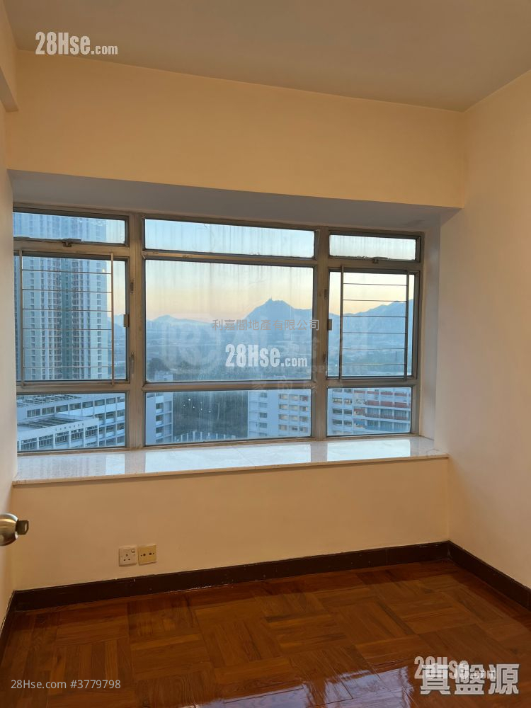 Kingswood Villas Sell 3 Bedrooms , 1 Bathroom 551 ft²