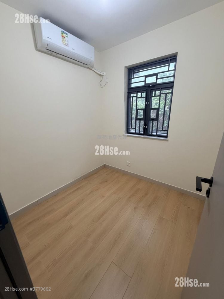 村屋 租盘 3 房 , 2 浴室 700 平方尺