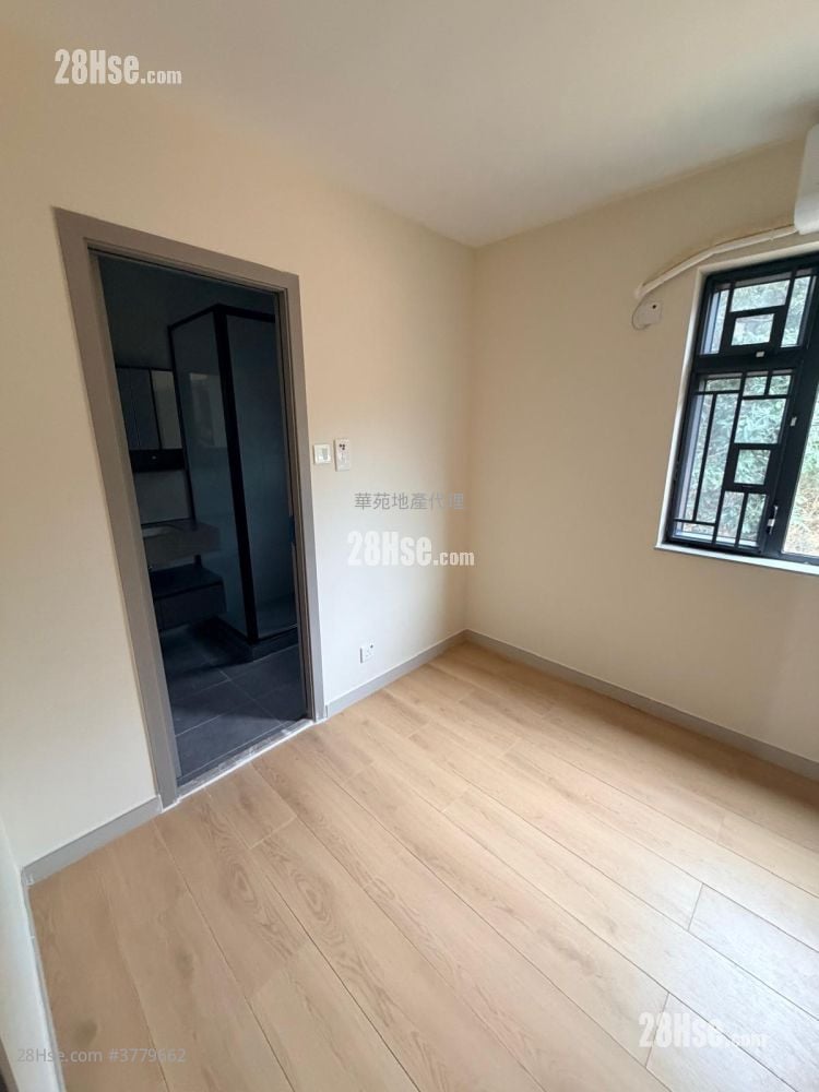 村屋 租盘 3 房 , 2 浴室 700 平方尺