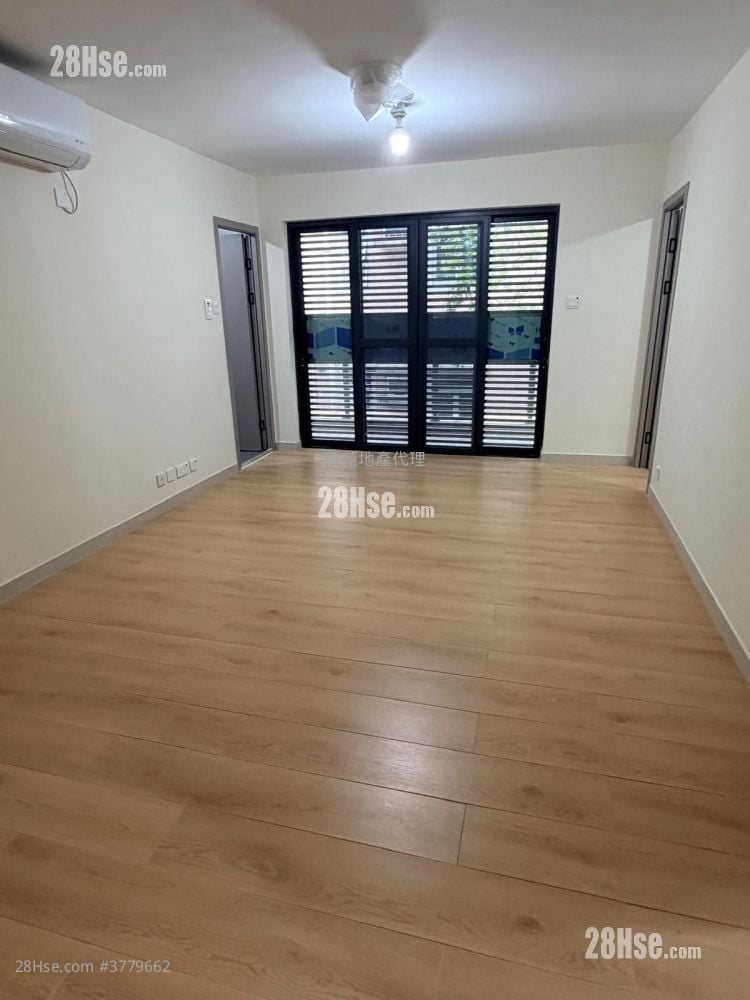 村屋 租盘 3 房 , 2 浴室 700 平方尺