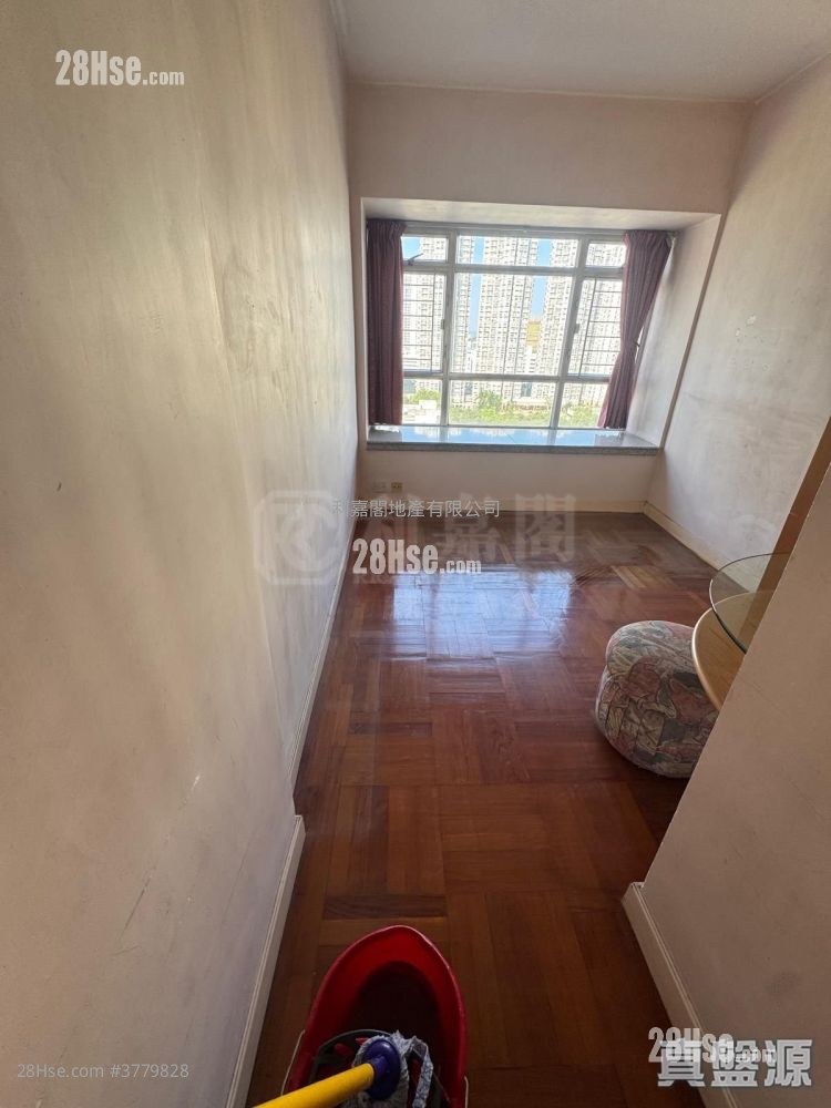 Kingswood Villas Sell 3 Bedrooms , 2 Bathrooms 635 ft²