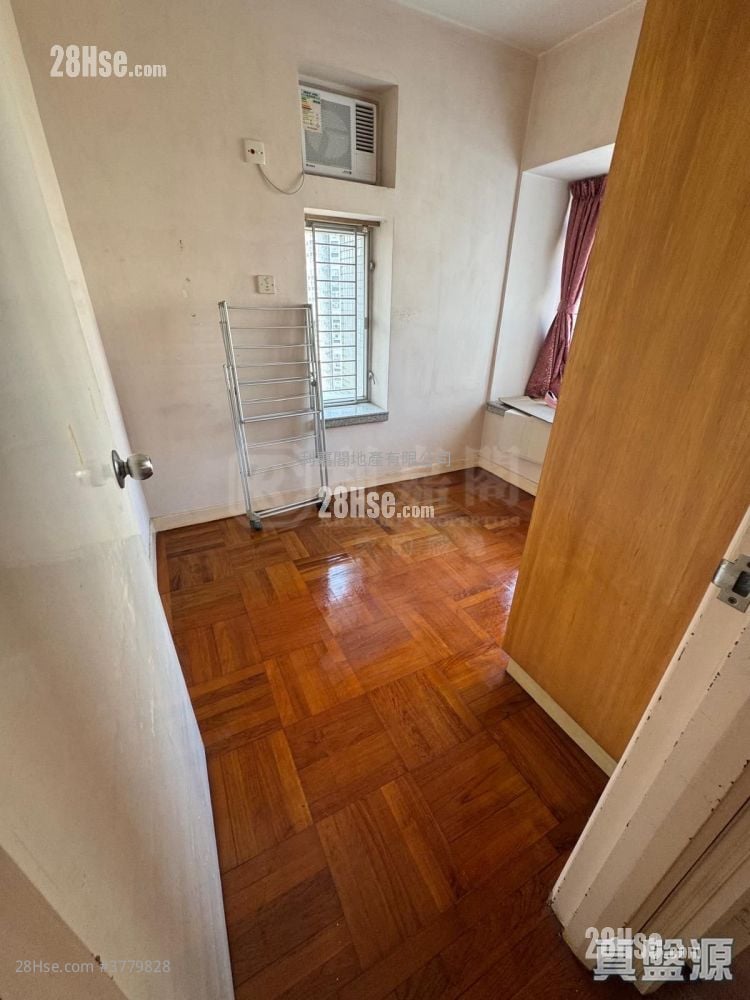 Kingswood Villas Sell 3 Bedrooms , 2 Bathrooms 635 ft²