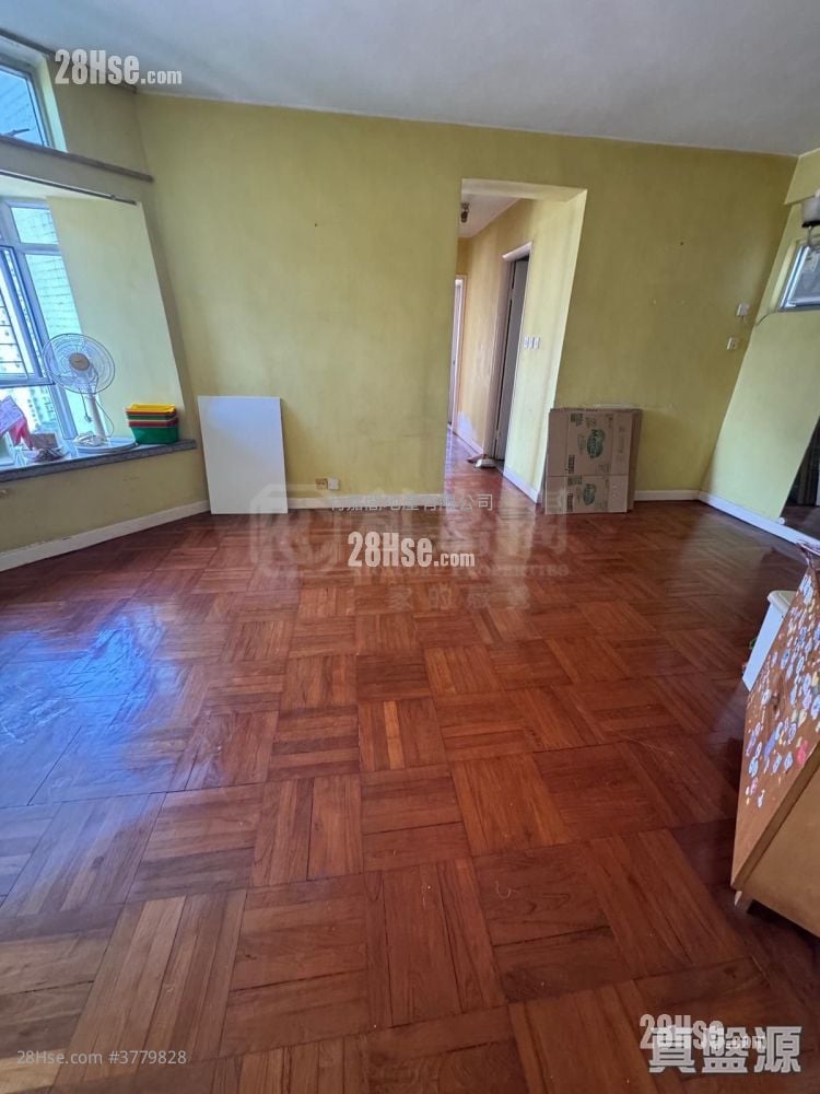 Kingswood Villas Sell 3 Bedrooms , 2 Bathrooms 635 ft²