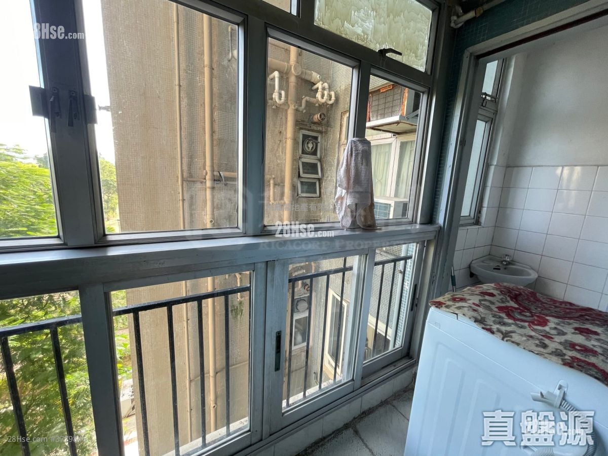 Mei Foo Sun Chuen Sell 3 Bedrooms , 2 Bathrooms 992 ft²