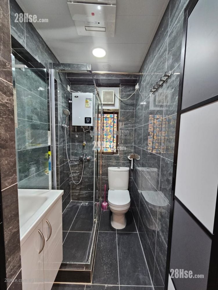 Chi Wing Court Sell 1 Bedroom , 1 Bathroom 184 ft²