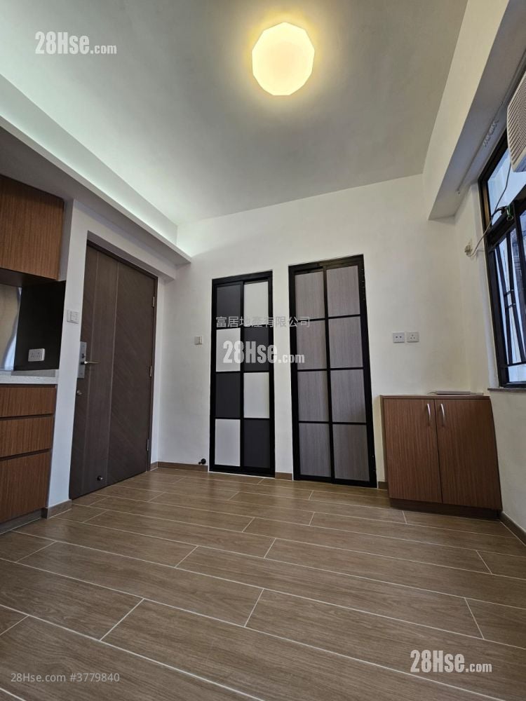 Chi Wing Court Sell 1 Bedroom , 1 Bathroom 184 ft²
