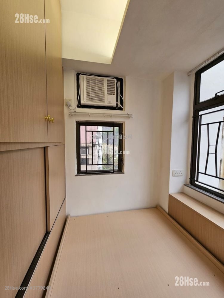 Chi Wing Court Sell 1 Bedroom , 1 Bathroom 184 ft²