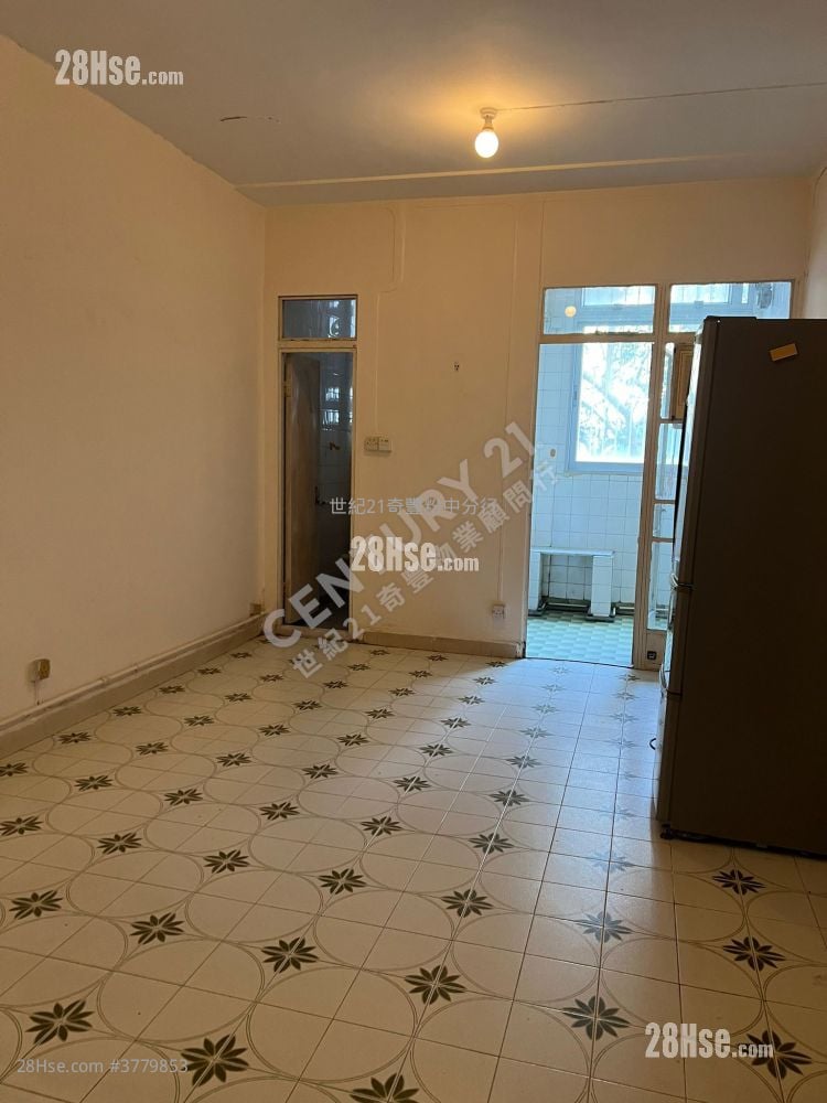 living room: Cheung Wah Estate Sell Studio , 1 Bathroom 277 ft²