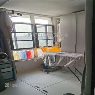 >白居二綠表專門店)Leo譚63050330 鐵路盤 食店商場 交通齊 有票即簽   特大2房   呎價平 地膽世紀21分店  >>譚 Leo Tam 63050330 