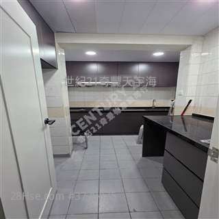 >白居二綠表專門店)Leo譚63050330 鐵路盤 食店商場 交通齊 有票即簽   特大2房   呎價平 地膽世紀21分店  >>譚 Leo Tam 63050330