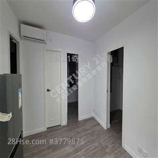 >白居二綠表專門店)Leo譚63050330 鐵路盤 食店商場 交通齊 有票即簽   特大2房   呎價平 地膽世紀21分店  >>譚 Leo Tam 63050330