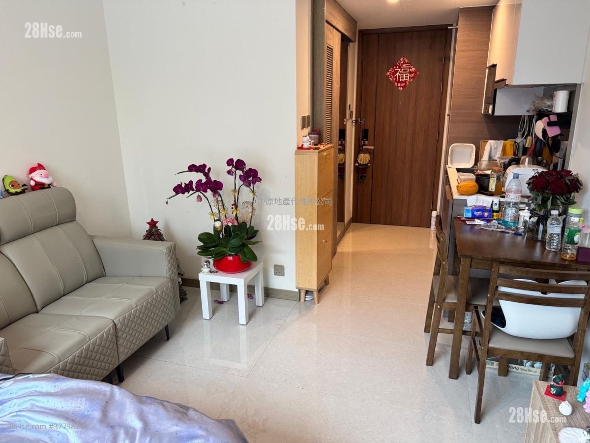 Aurora Sell 218 ft²