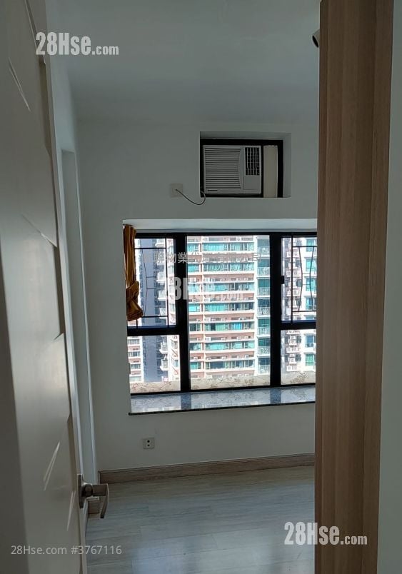 Nan Fung Plaza Sell 2 Bedrooms 447 ft²