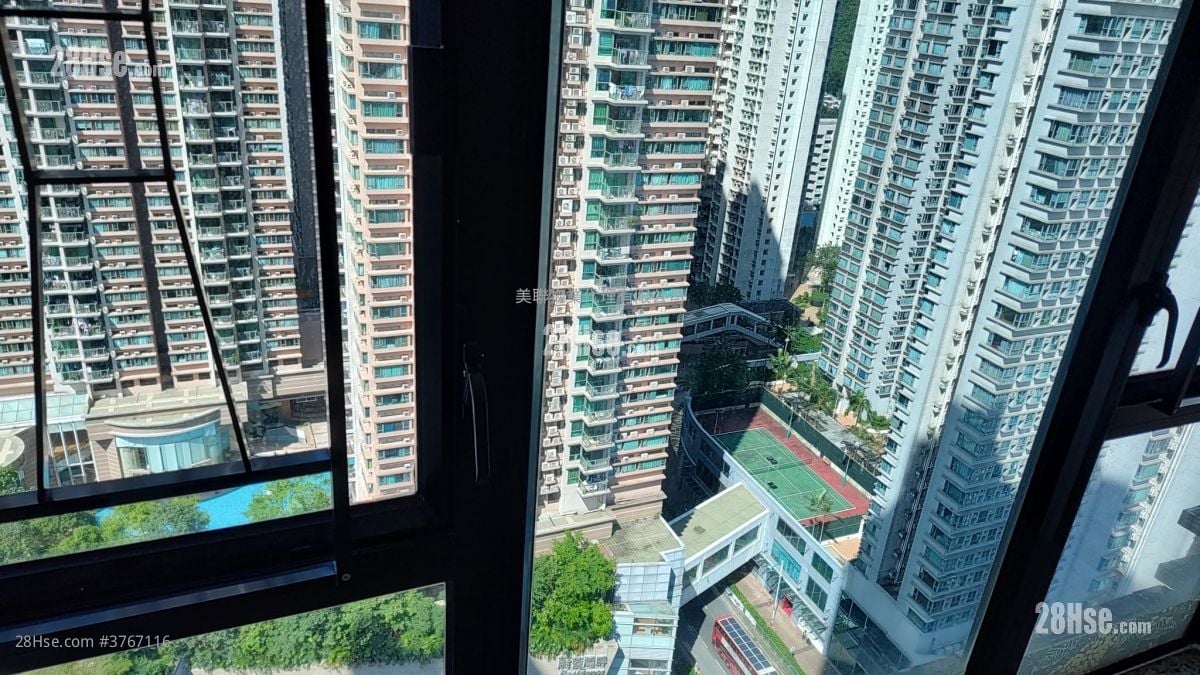 Nan Fung Plaza Sell 2 Bedrooms 447 ft²