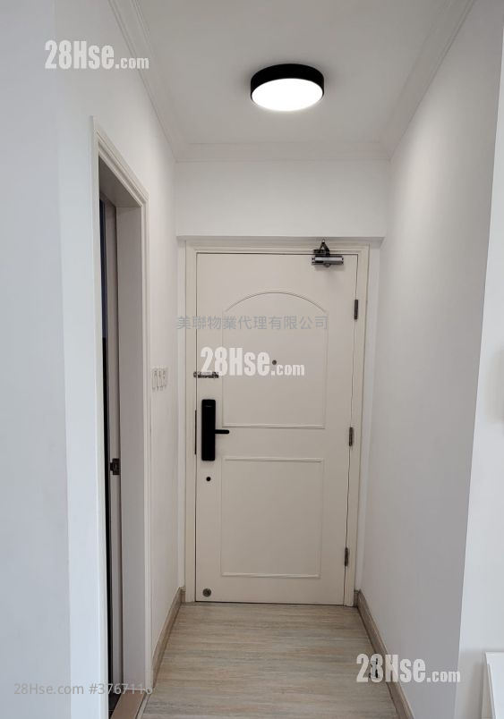 Nan Fung Plaza Sell 2 Bedrooms 447 ft²