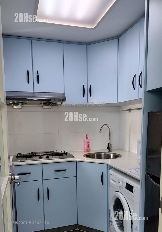 Nan Fung Plaza Sell 2 Bedrooms 447 ft²