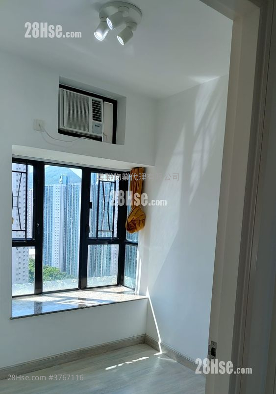 Nan Fung Plaza Sell 2 Bedrooms 447 ft²