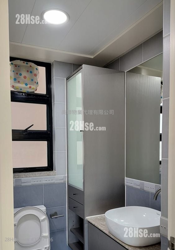 Nan Fung Plaza Sell 2 Bedrooms 447 ft²