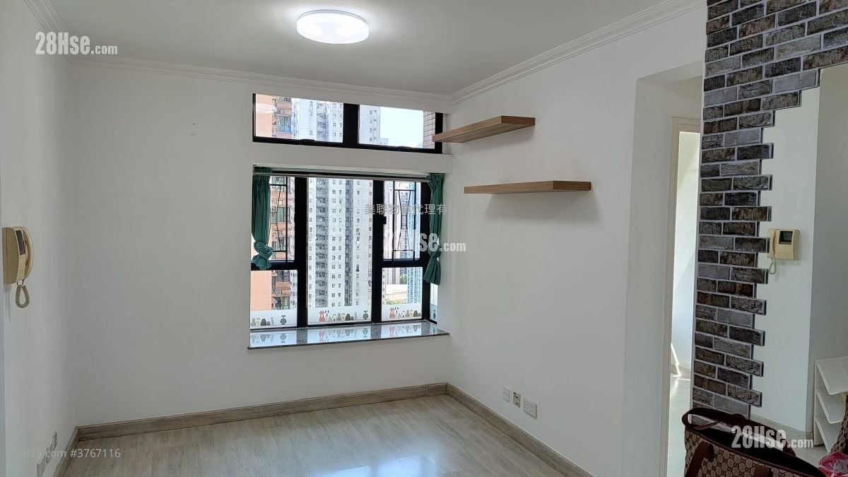 Nan Fung Plaza Sell 2 Bedrooms 447 ft²