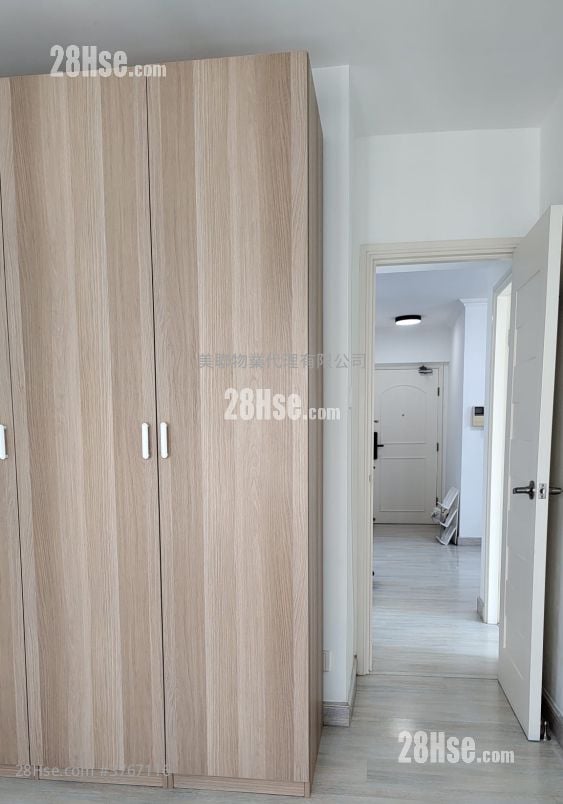Nan Fung Plaza Sell 2 Bedrooms 447 ft²