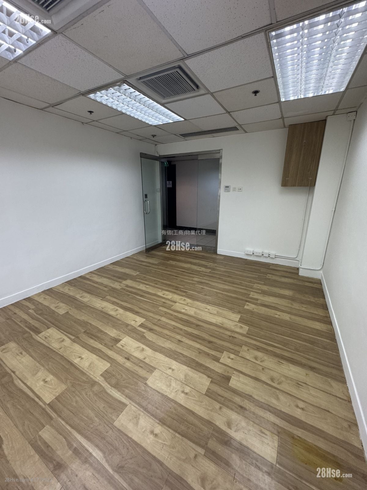 定丰中心 租盘 305 平方尺