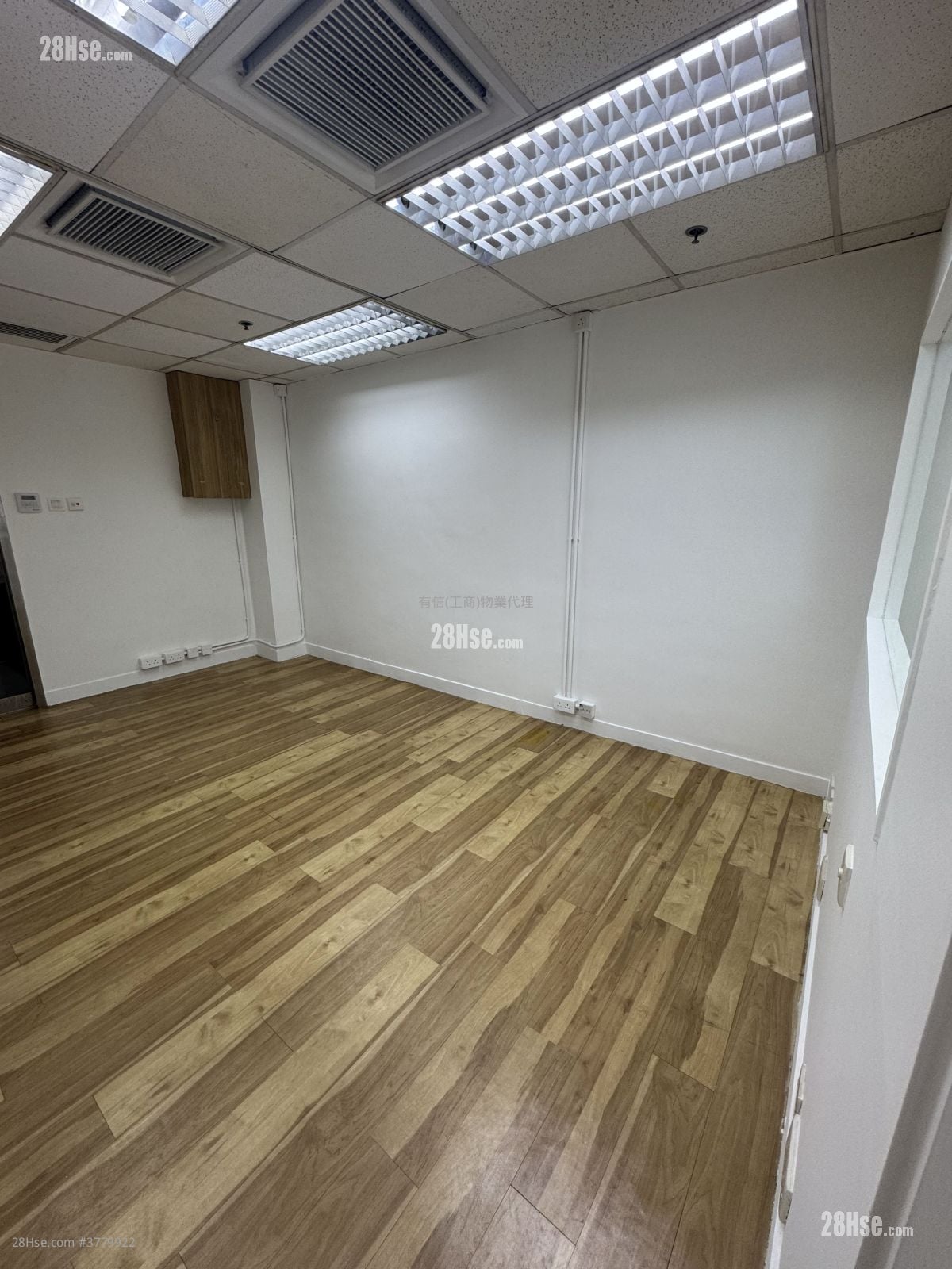 定丰中心 租盘 305 平方尺