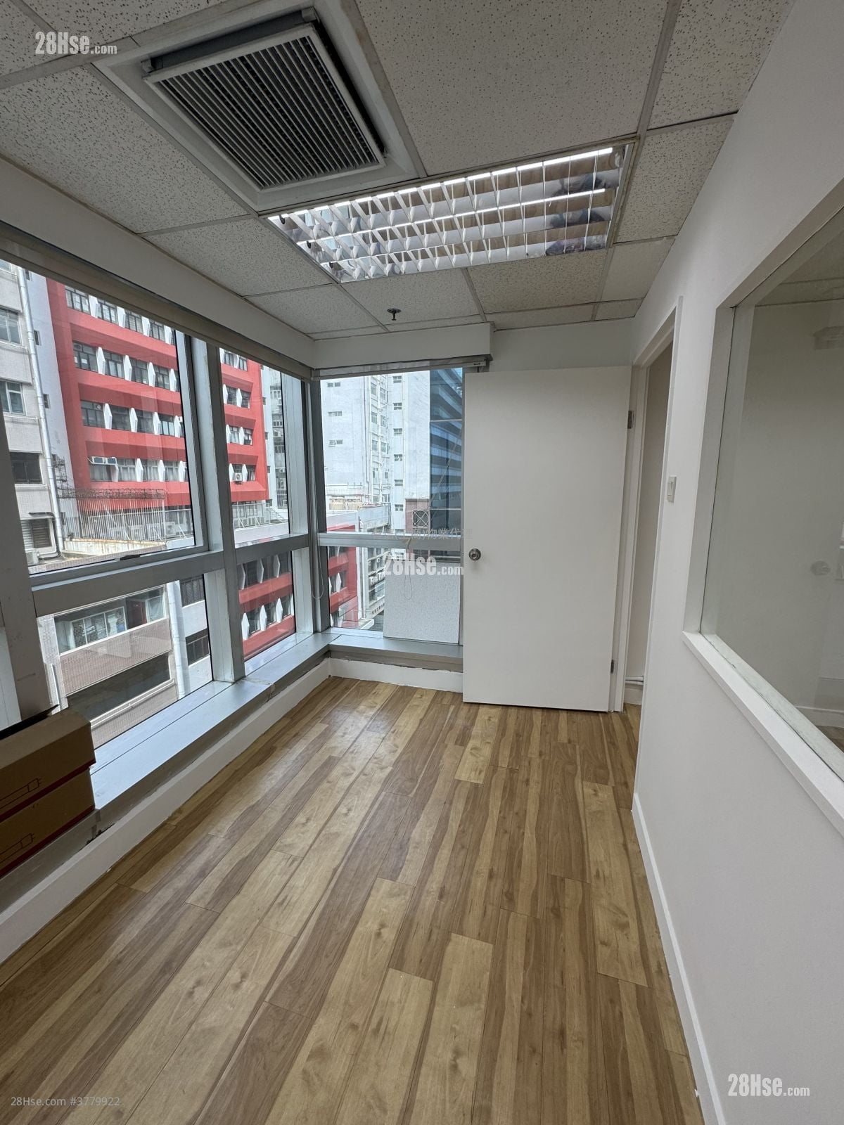 定丰中心 租盘 305 平方尺