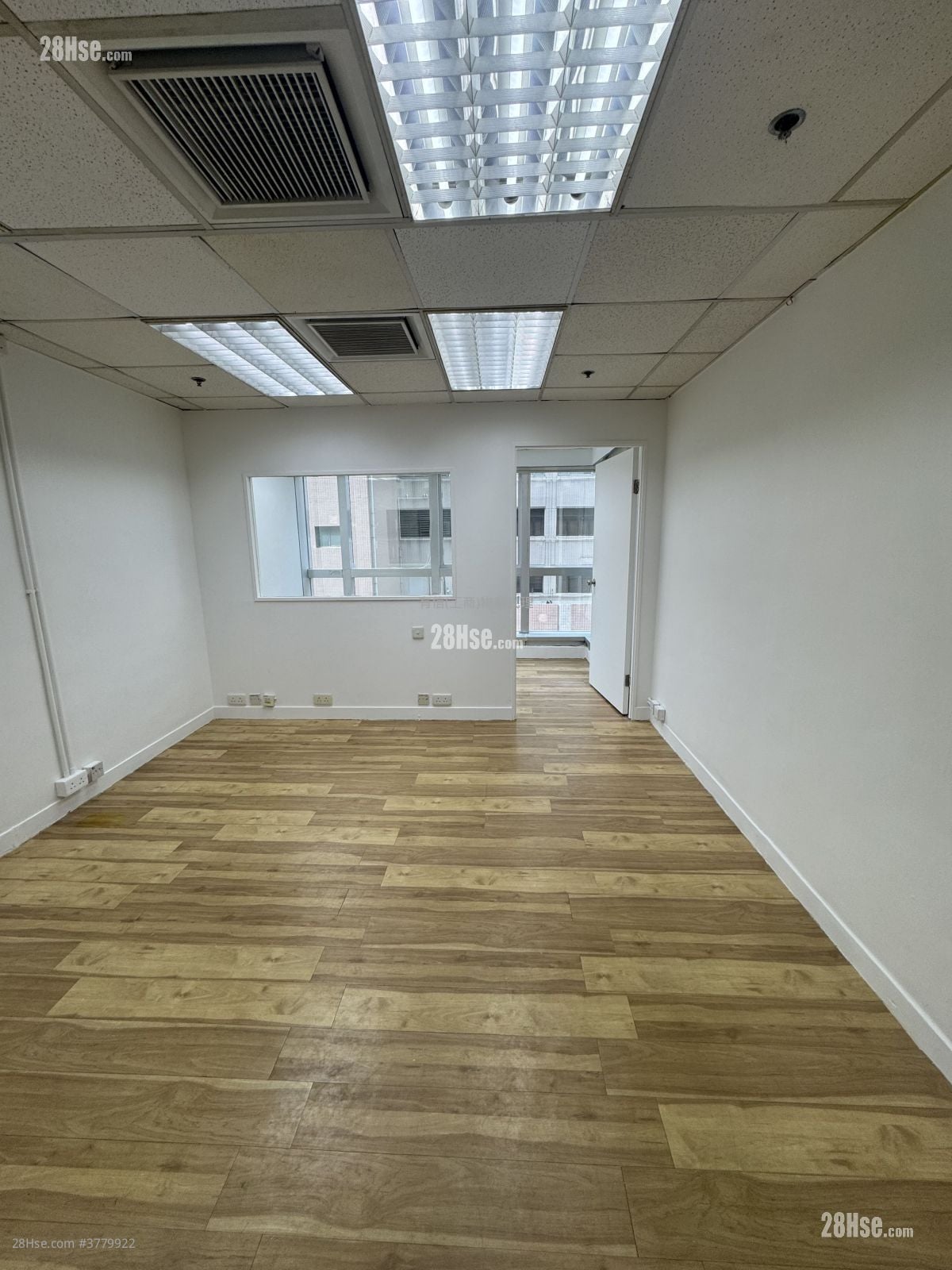 定丰中心 租盘 305 平方尺