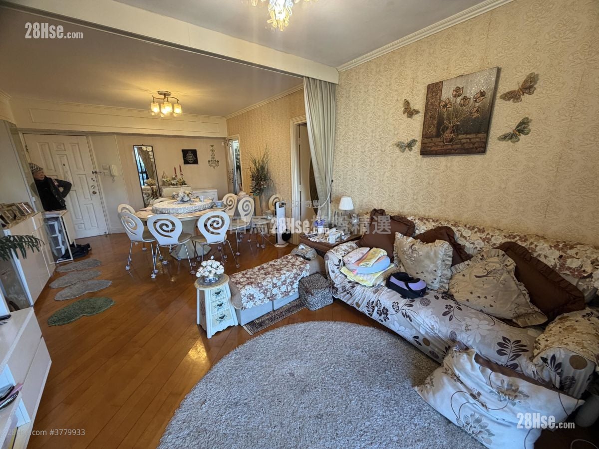 Parc Royale Sell 3 Bedrooms , 2 Bathrooms 942 ft²