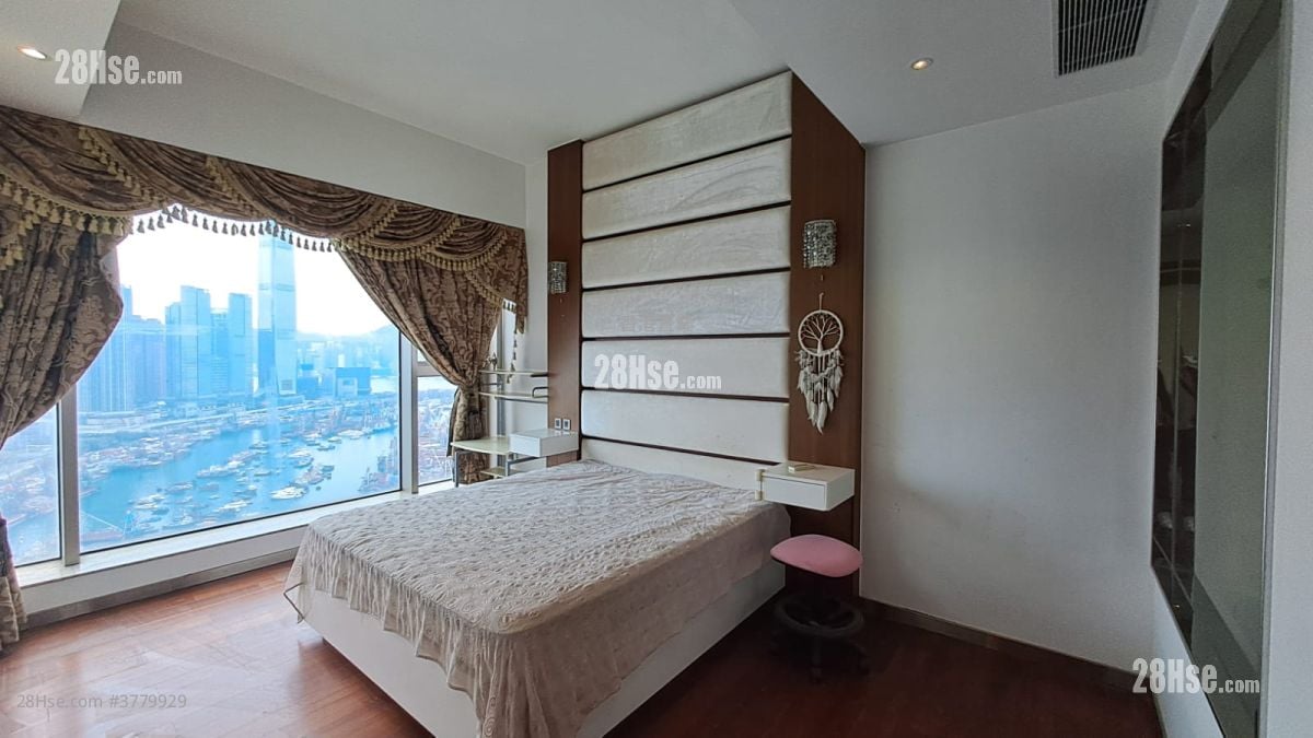 One Silversea Sell 3 Bedrooms , 2 Bathrooms 955 ft²