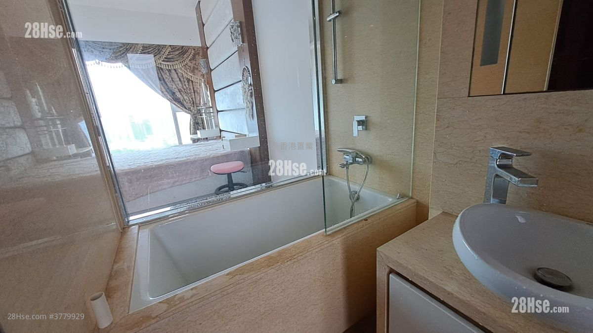 One Silversea Sell 3 Bedrooms , 2 Bathrooms 955 ft²