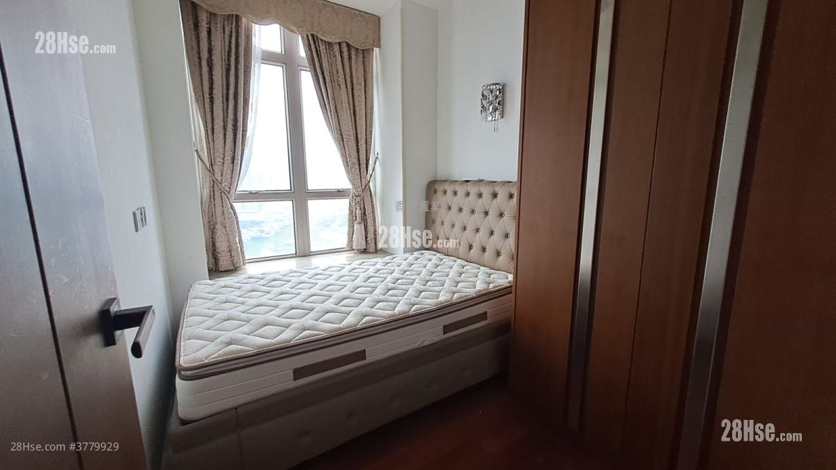 One Silversea Sell 3 Bedrooms , 2 Bathrooms 955 ft²