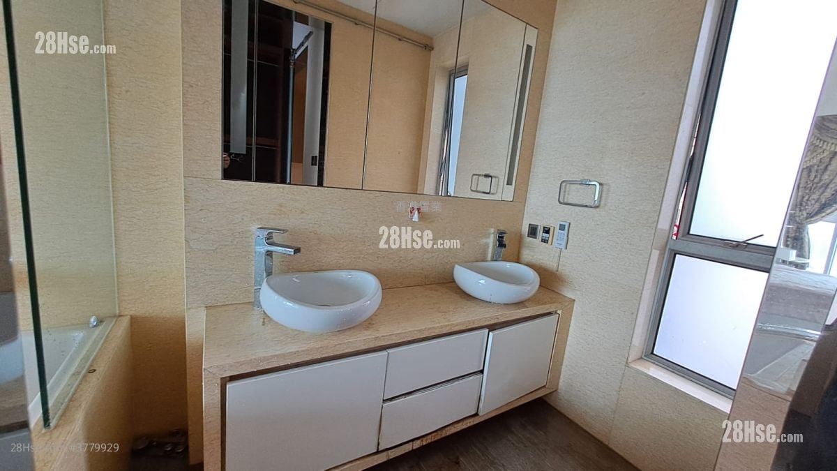 One Silversea Sell 3 Bedrooms , 2 Bathrooms 955 ft²