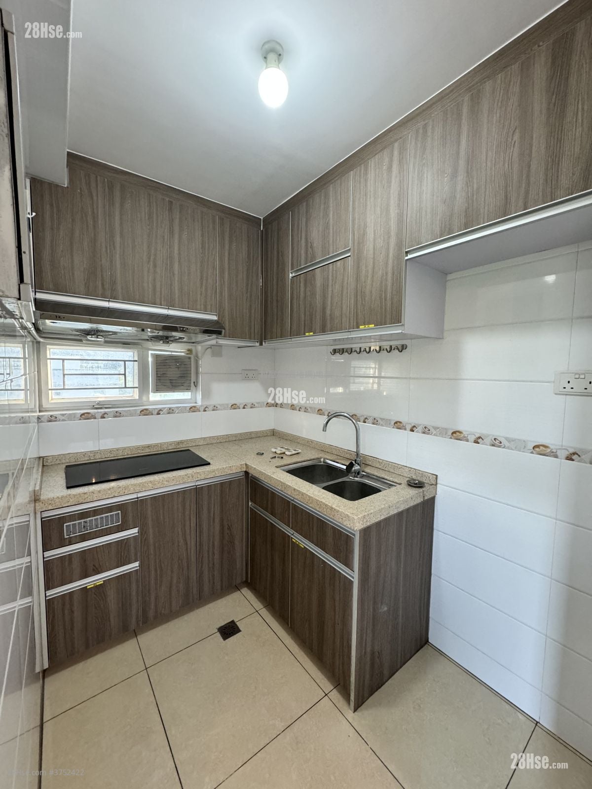 村屋 租盘 2 房 , 2 浴室