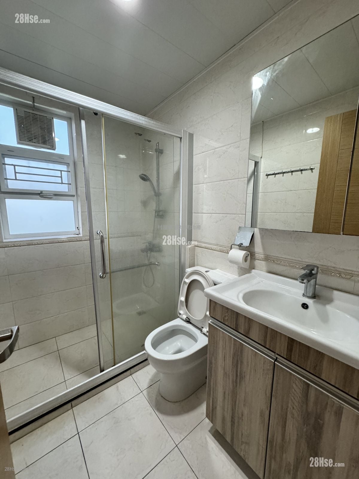 村屋 租盘 2 房 , 2 浴室