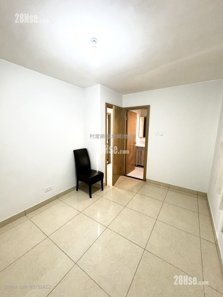 村屋 租盘 2 房 , 2 浴室