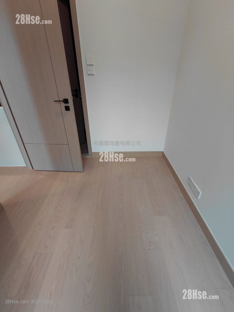 Park Seasons 售盘 1 房 327 平方尺