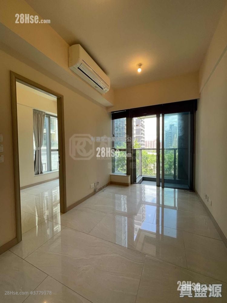 King's Hill Sell 1 Bedroom , 1 Bathroom 360 ft²