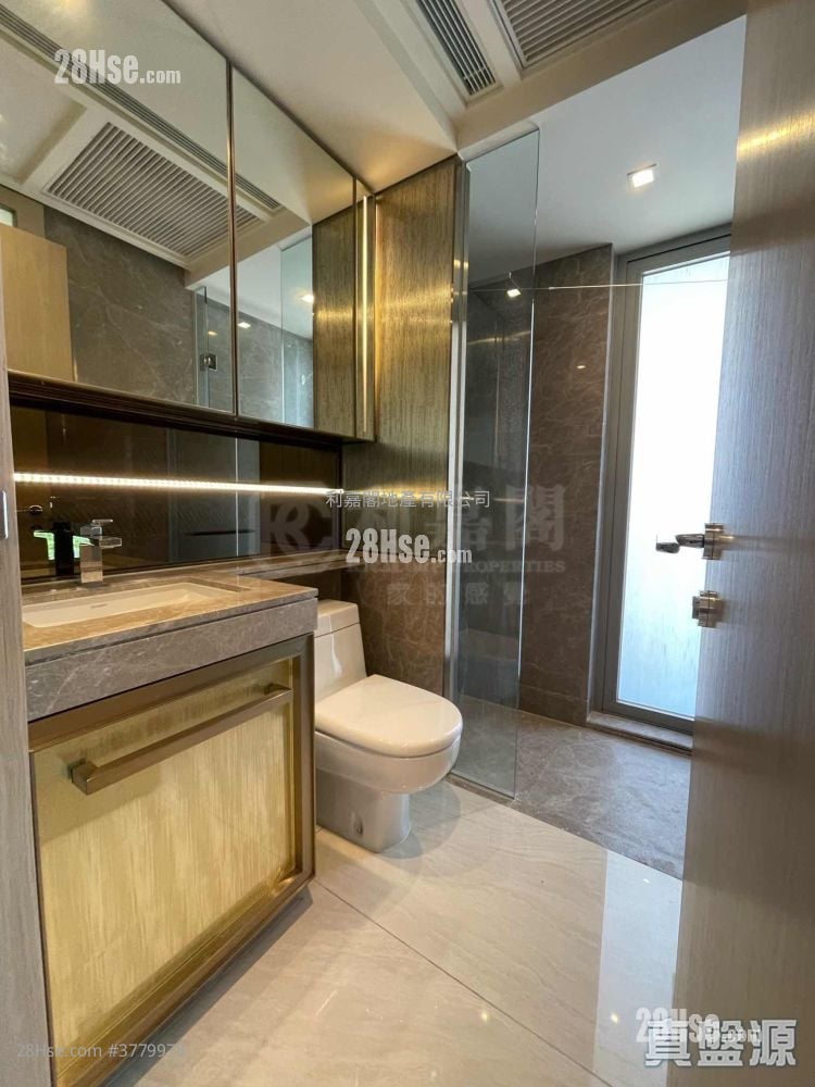 King's Hill Sell 1 Bedroom , 1 Bathroom 360 ft²