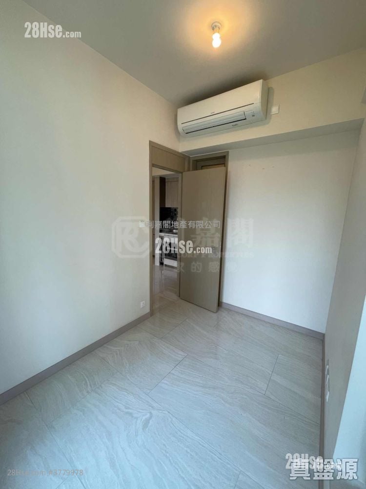 King's Hill Sell 1 Bedroom , 1 Bathroom 360 ft²