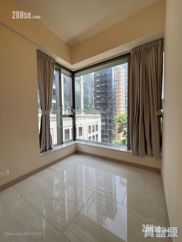 King's Hill Sell 1 Bedroom , 1 Bathroom 360 ft²