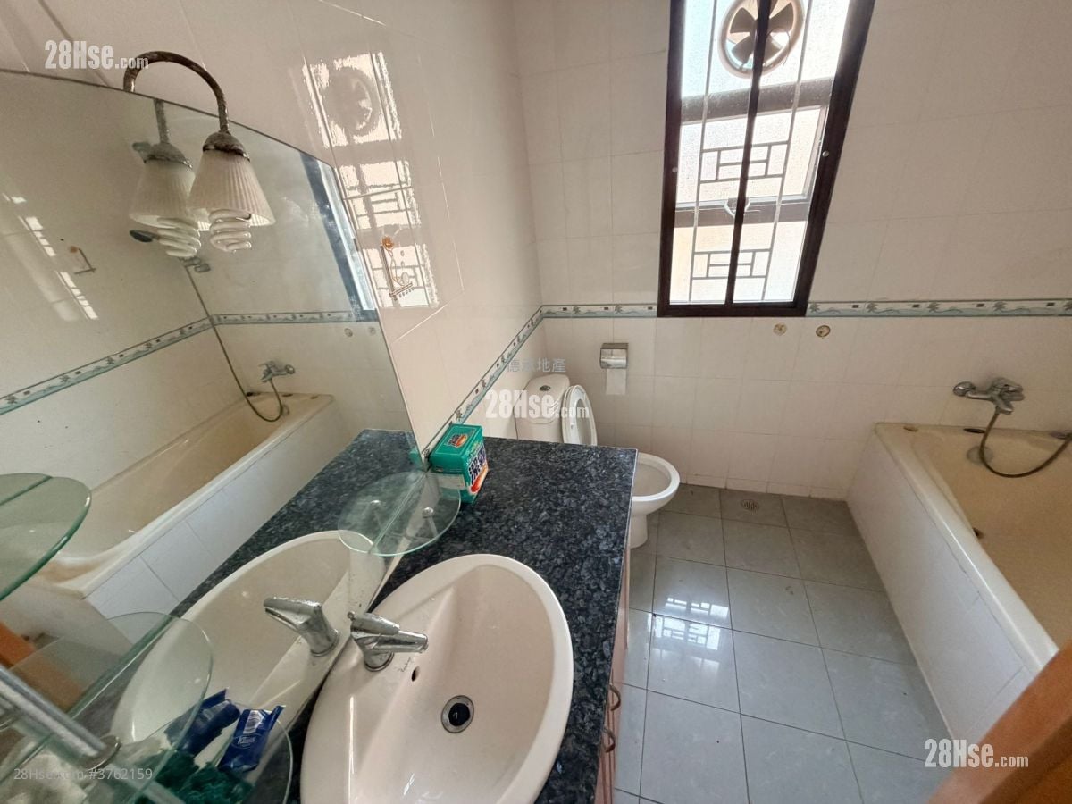 村屋 租盘 2 房 , 2 浴室