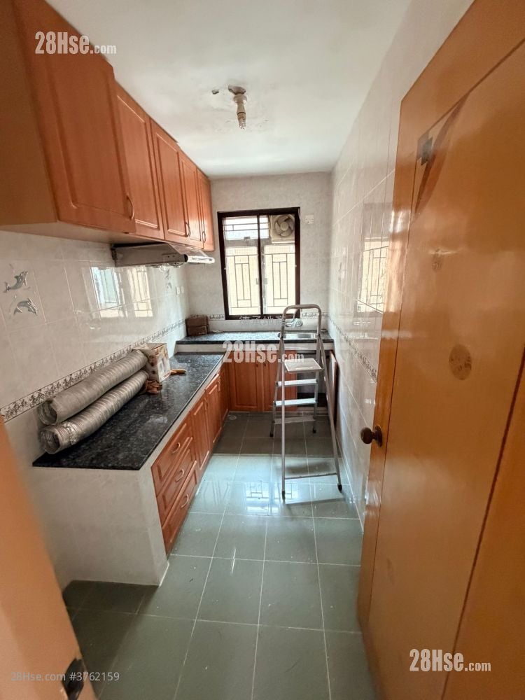 村屋 租盘 2 房 , 2 浴室