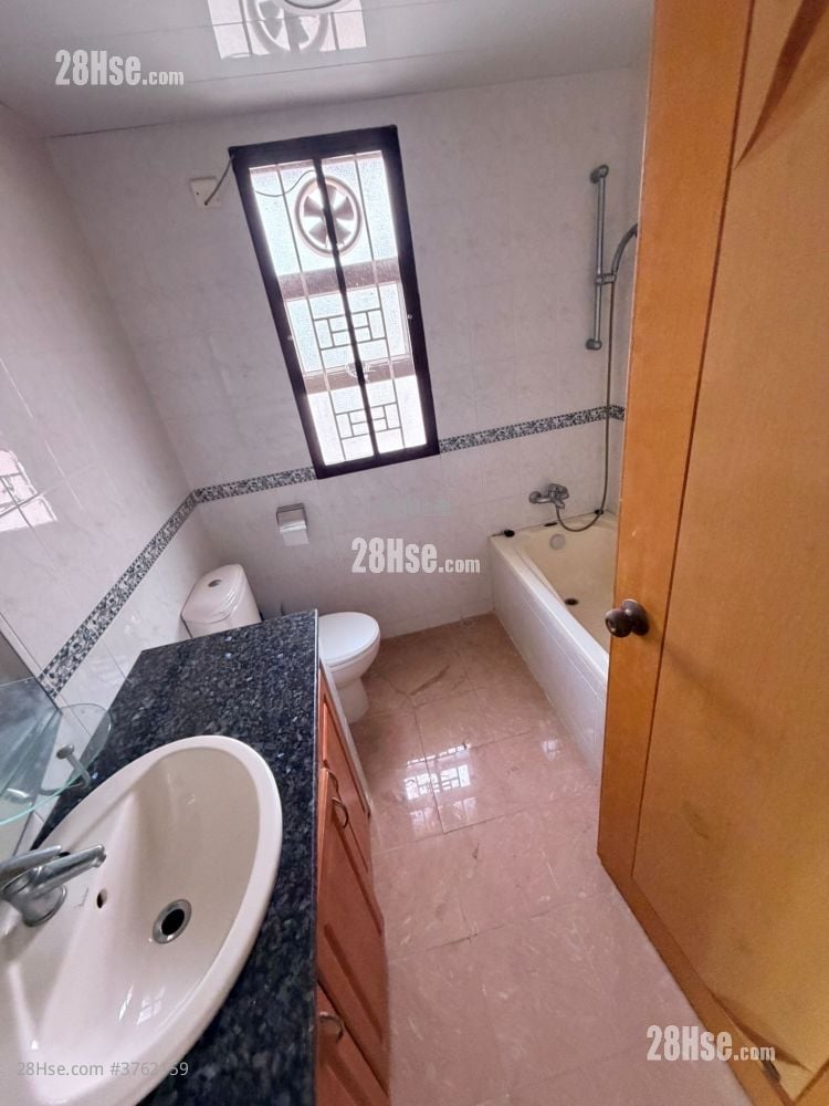 村屋 租盘 2 房 , 2 浴室